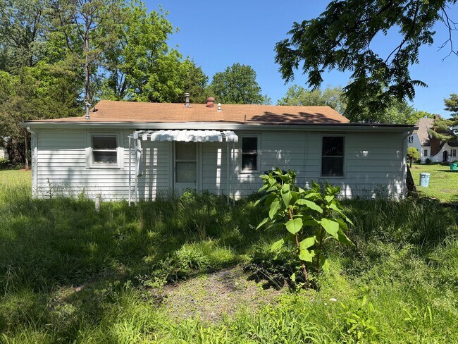 Building Photo - 864 N 79th St