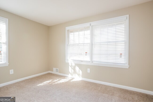 Building Photo - 2134 Elinwood Dr