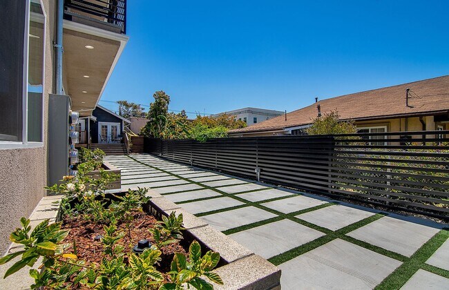 Building Photo - Lafayette Duplex
