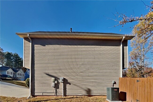 Building Photo - 1050 Augusta Woods Dr