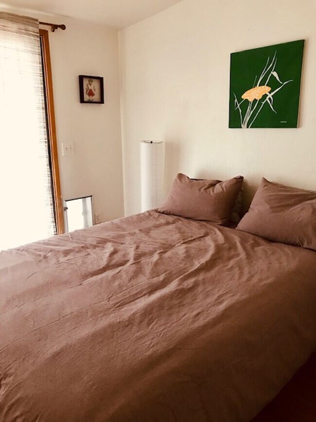 Building Photo - Central Location - 2 beds 1 bath