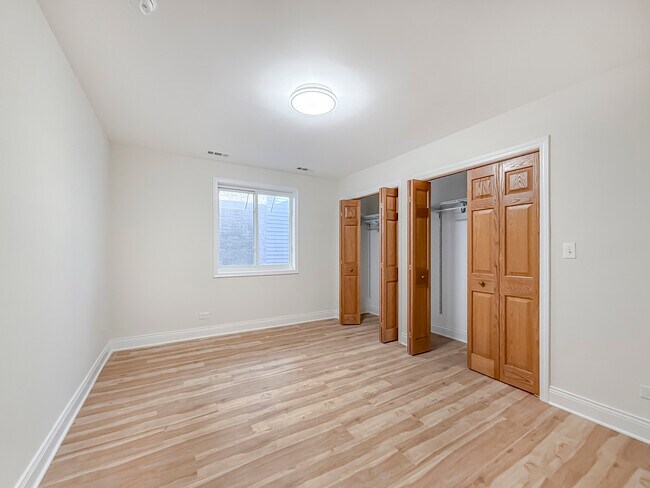 Building Photo - 6415 W Irving Park Rd