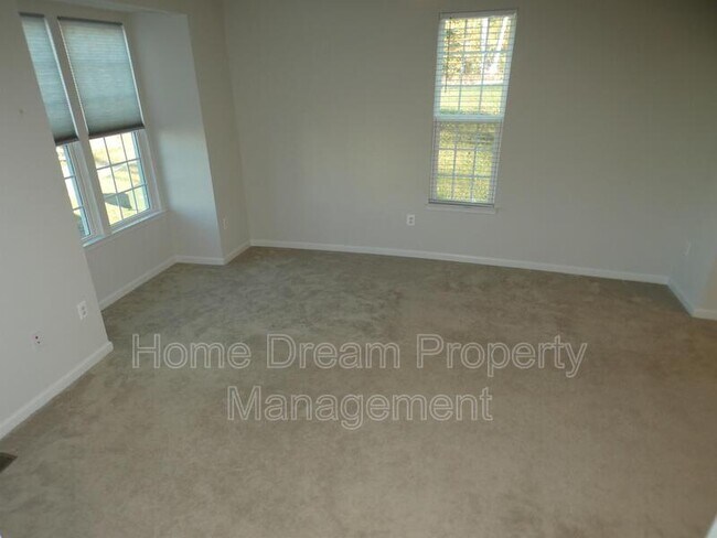 Building Photo - 6304 Crittenden Ln