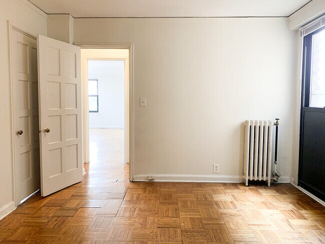 Building Photo - 8925 E Jefferson Ave