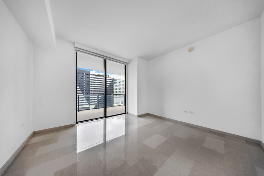 Building Photo - 88 SW 7th St