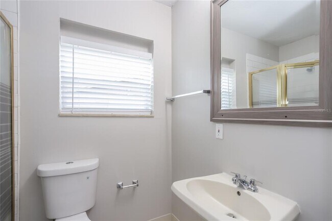 Building Photo - 834 Cinnamon Dr