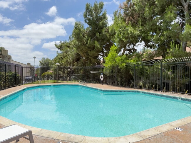 Building Photo - Welcome to your serene 3 BR 2.5 BA Townhome in College Park, San Diego!