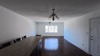 Building Photo - 1302 Morris St