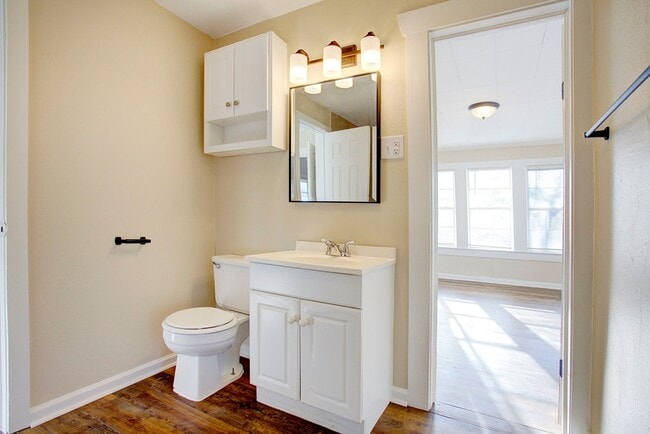 Building Photo - Available Mid July! 3-bedroom 1 bath for lease in Cleburne