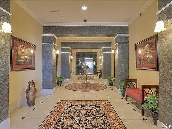 Primary Photo - 2425 33rd Ave W