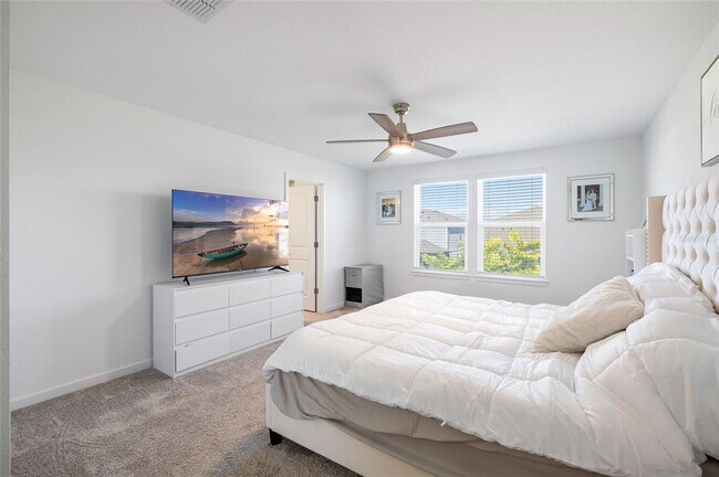 Building Photo - 6214 Golden Bch Dr