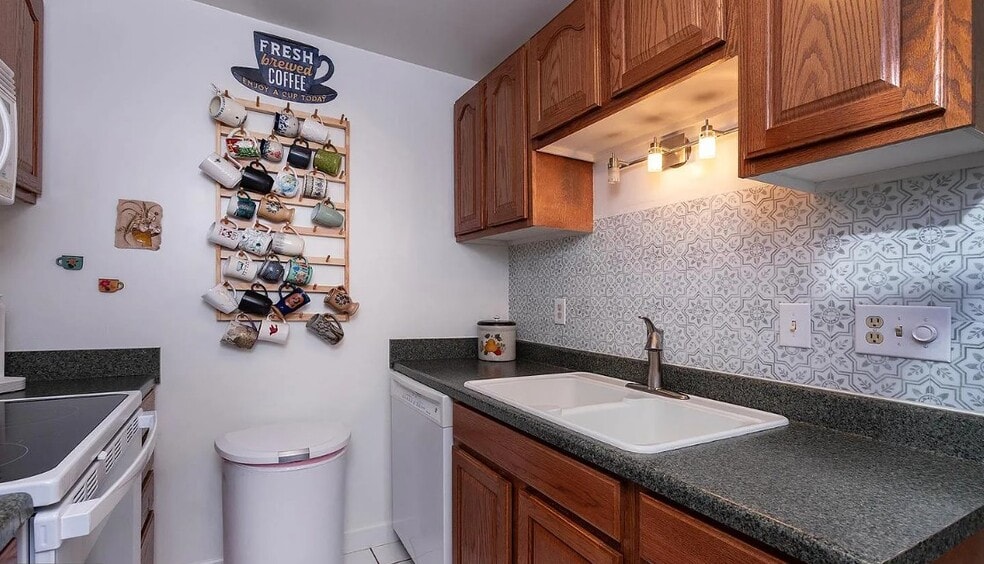 Building Photo - 907 Rhue Haus Ln