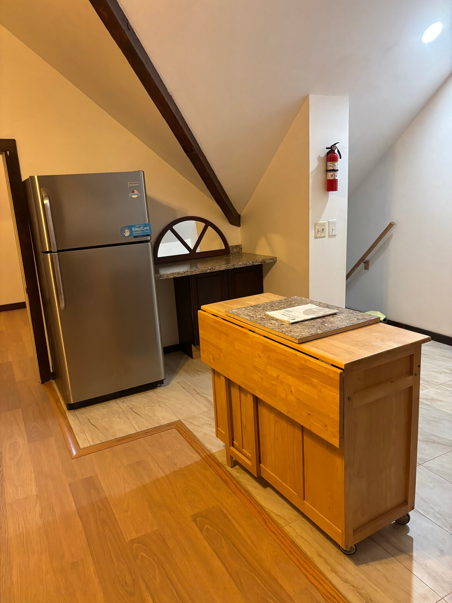 Building Photo - 115 Everett St