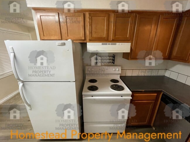 Building Photo - 1926-1928-1928 McCoy Ave NE