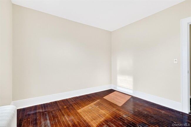 Building Photo - 270 Sickles Ave