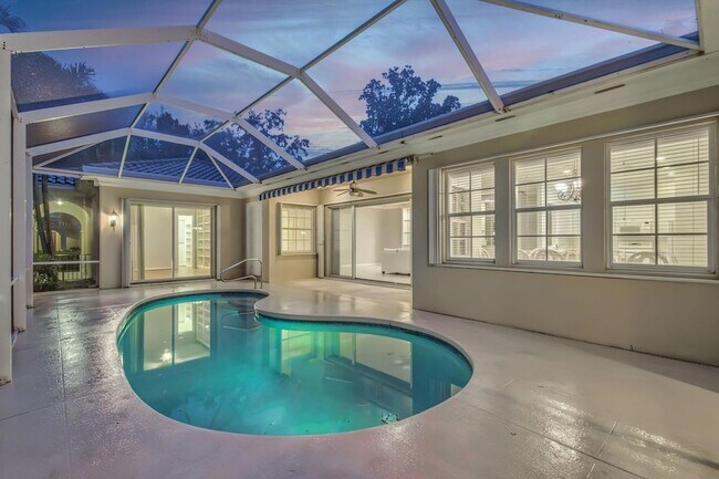 Building Photo - 121 Savona Dr