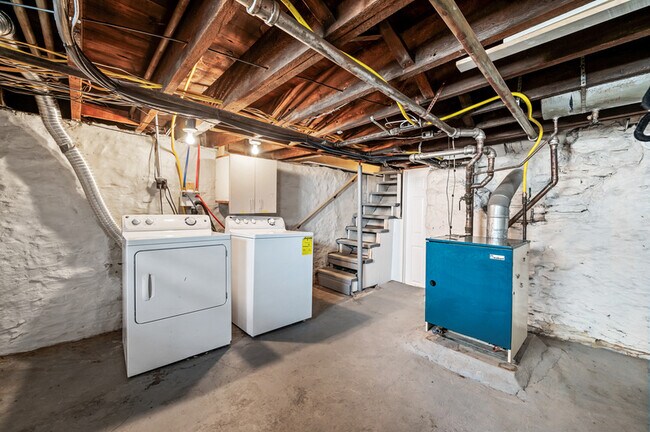 Building Photo - 631 Edmond St