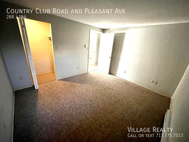 Building Photo - 605 Country Club Rd