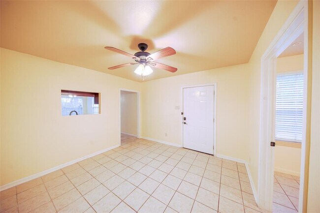 Building Photo - 2238 Willow Point Dr