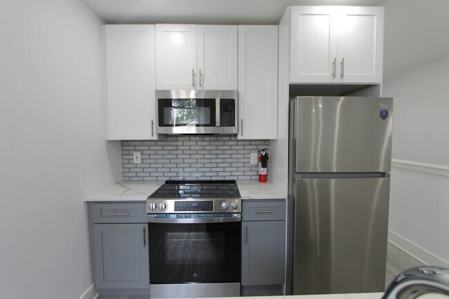 Building Photo - 103 E Coulter St