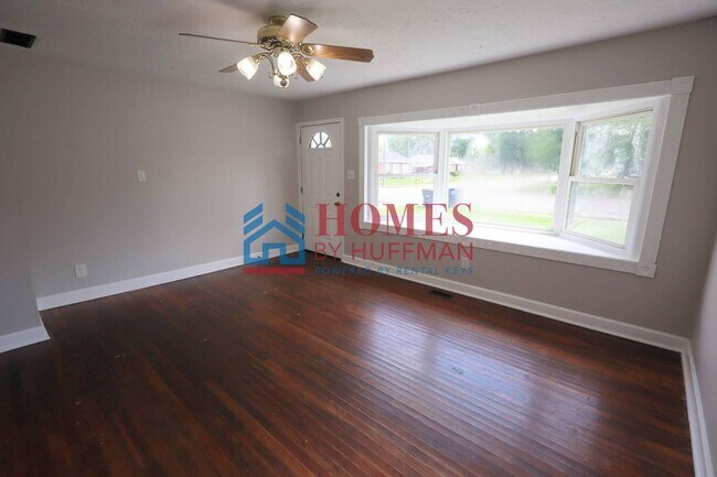 Building Photo - Two Bedroom House | Detached Garage