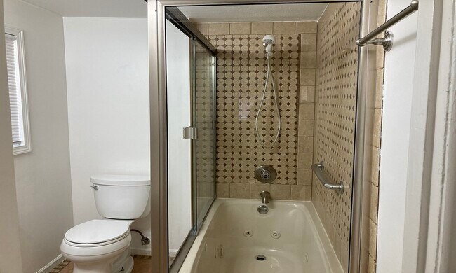 Building Photo - 7235 SE Clatsop St