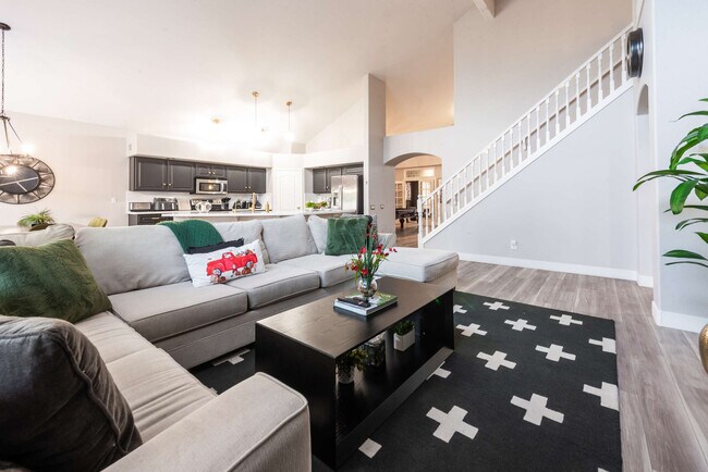 Building Photo - 5924 E Woodridge Dr