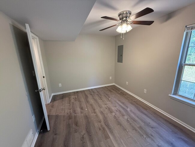 Building Photo - 1407 Greensboro Dr