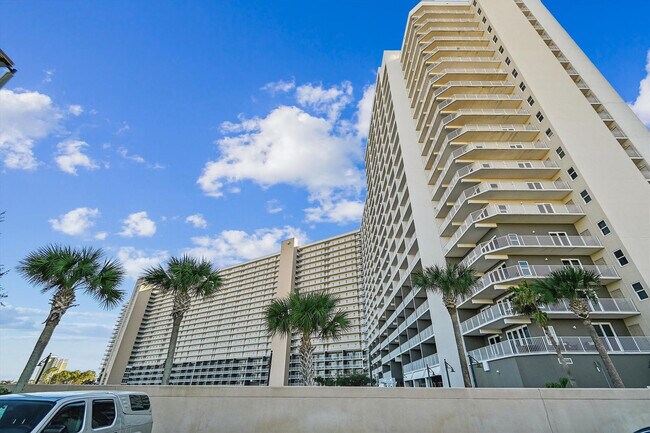 Building Photo - 9800 S Thomas Dr