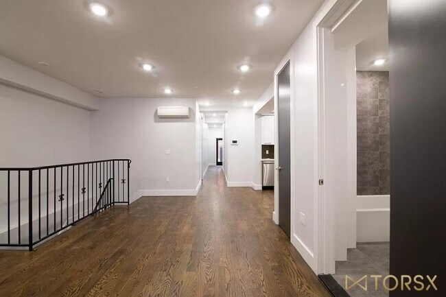 Building Photo - 1 bedroom in BROOKLYN NY 11206
