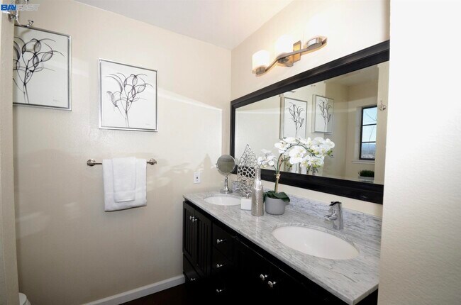 Building Photo - 3114 Heather Ridge Dr