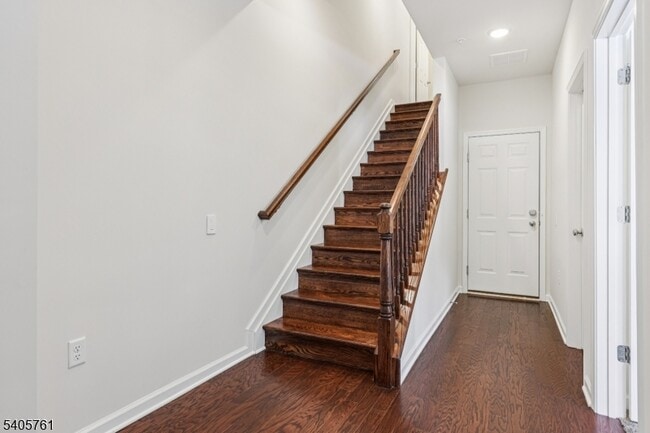 Building Photo - 32 Cortland Ct