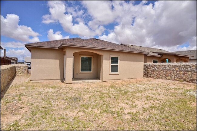 Building Photo - 3744 Loma Adriana