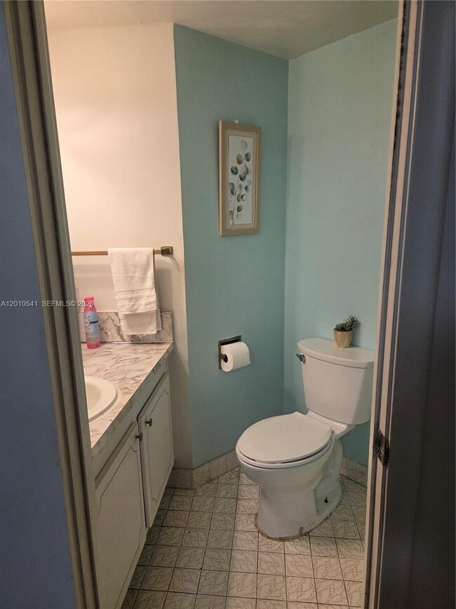 Building Photo - 1817 S Ocean Dr