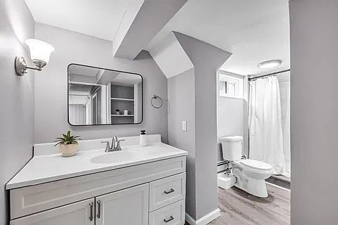Building Photo - Home is completely renovated