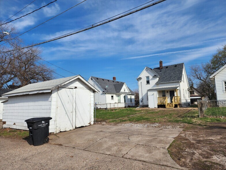 Building Photo - 1020 16th Ave