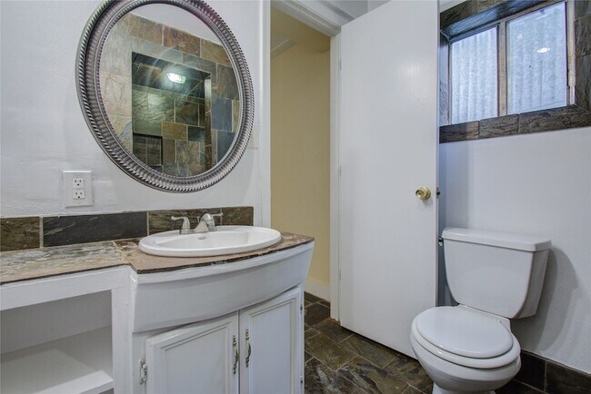 Building Photo - 5313 Palmetto St