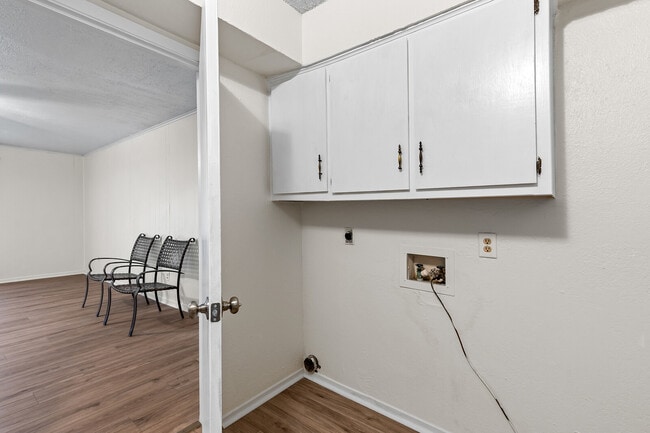 Building Photo - 1208 Clark St