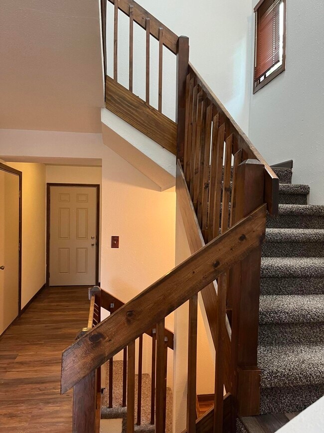 Building Photo - 447 Foxfire Dr