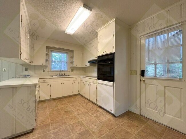 Building Photo - SE Columbia - 3 bedroom, 2 bath clean single story