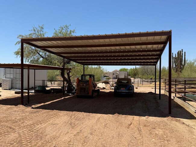 Building Photo - Cave Creek Horse Property