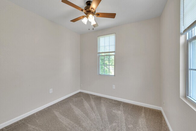 Building Photo - 1009 Elkin St