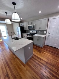 Building Photo - Village of Manlius 1 bedroom/ 1 full bathroom Apartment - Sign for just $1,000