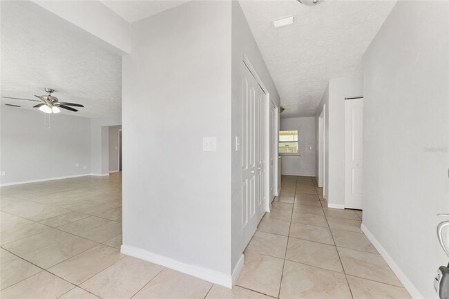 Building Photo - 4505 SE 12th Pl