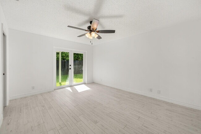 Building Photo - 908 Hibiscus Dr