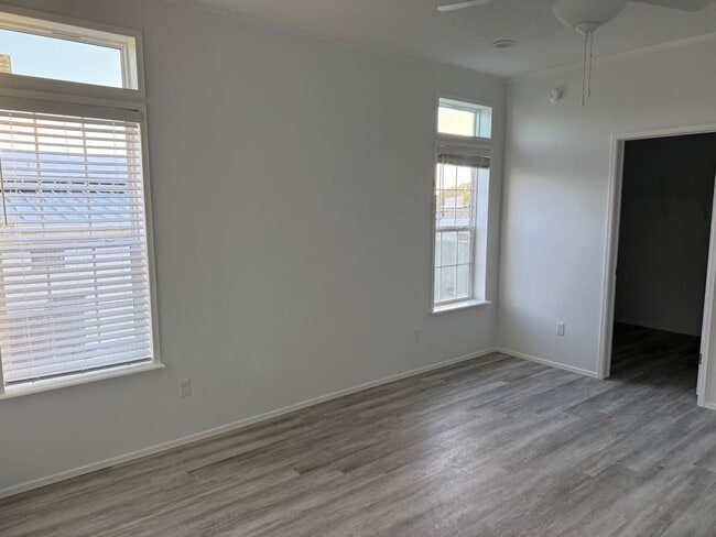 Building Photo - 362 Tahitian Dr