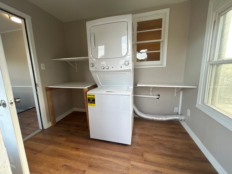 Building Photo - 120 S End Rd