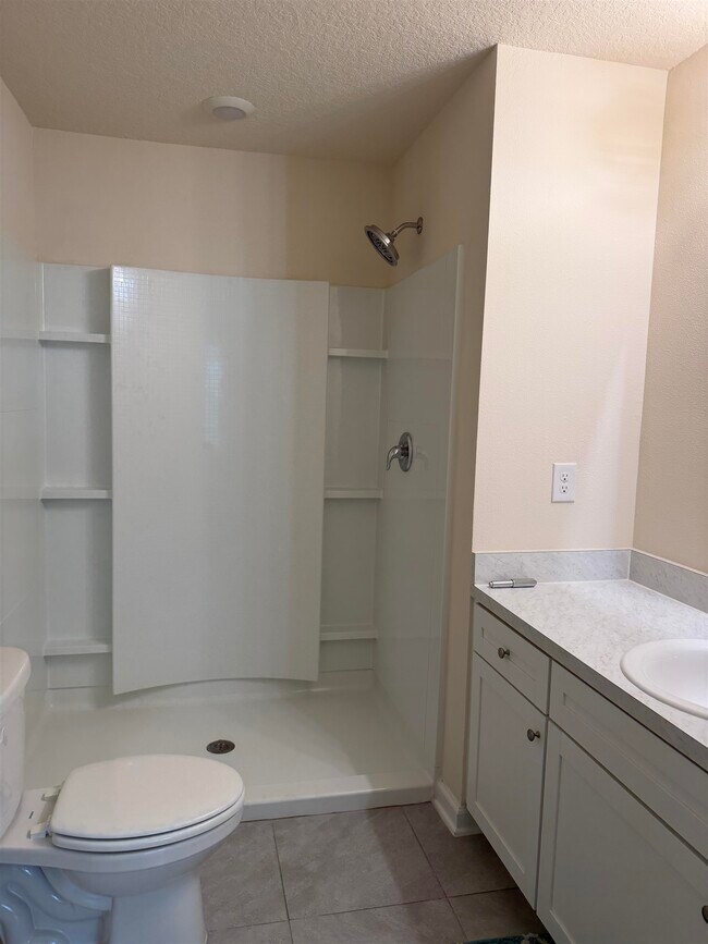 Building Photo - 136 Whispering Brk Dr