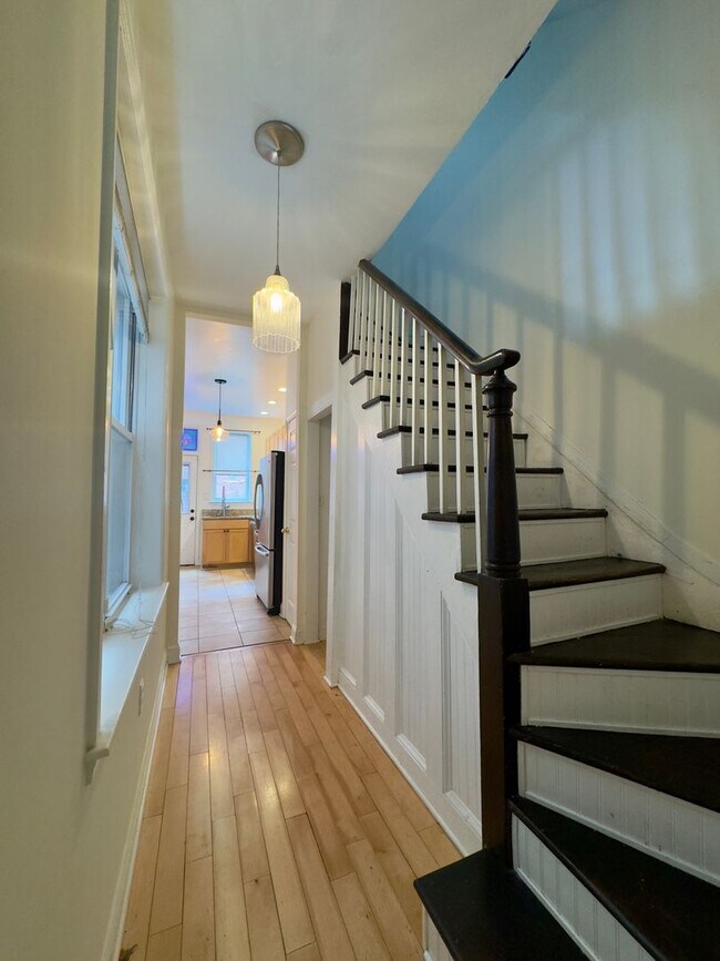 Building Photo - Inviting 3-Bedroom Single Family Townhome ...