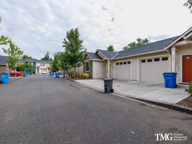 Building Photo - Centrally Located Townhome with Attached Garage & AC